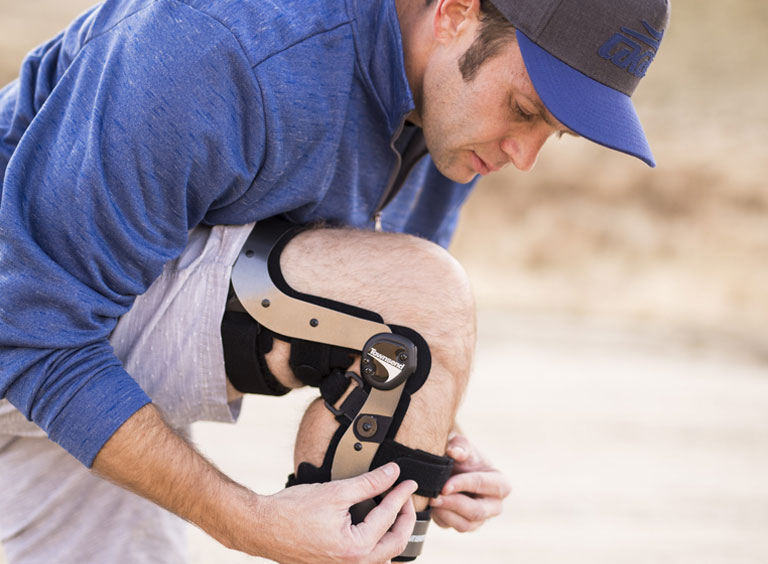Man tying his knee brace